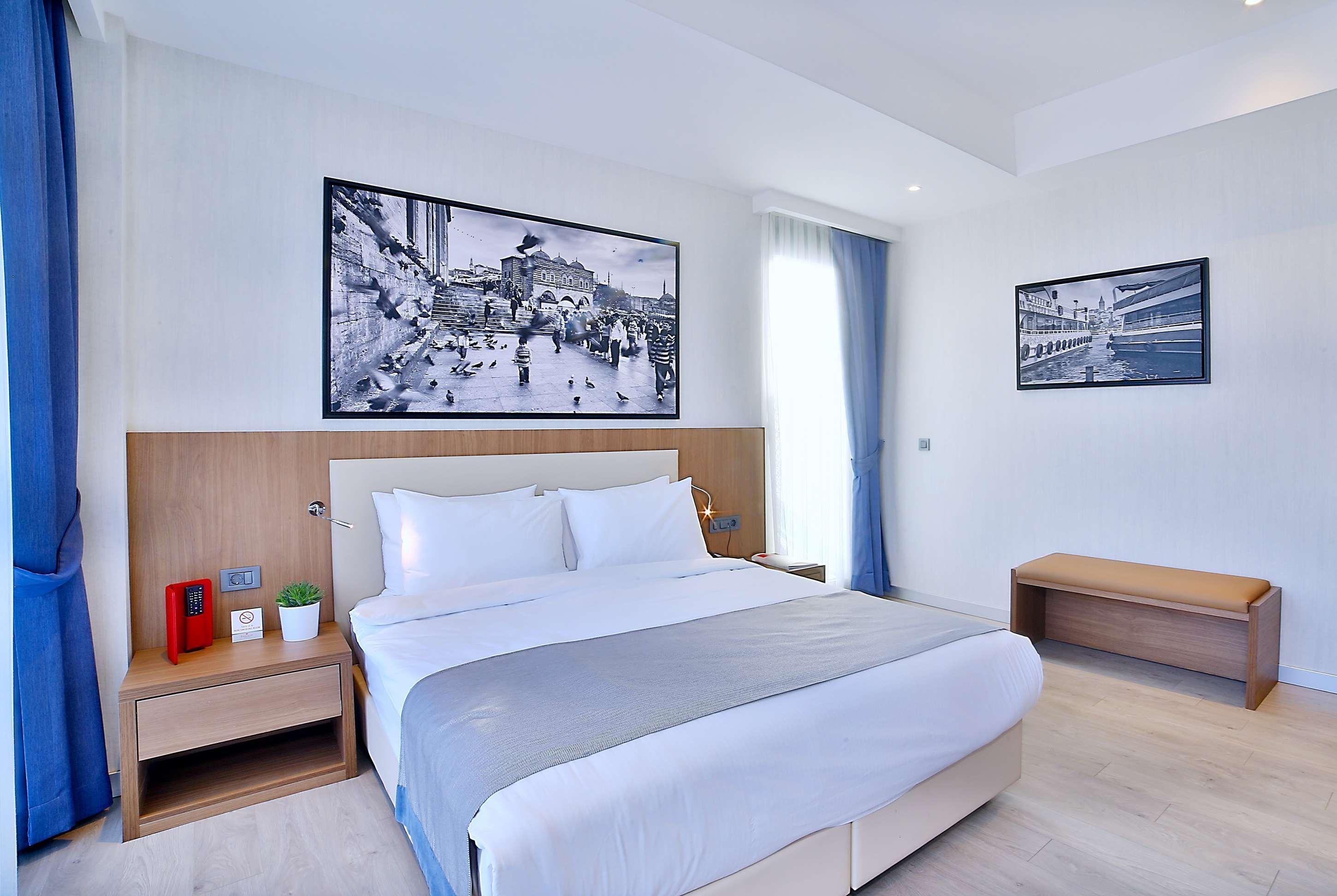 Ramada By Wyndham Old City 4*