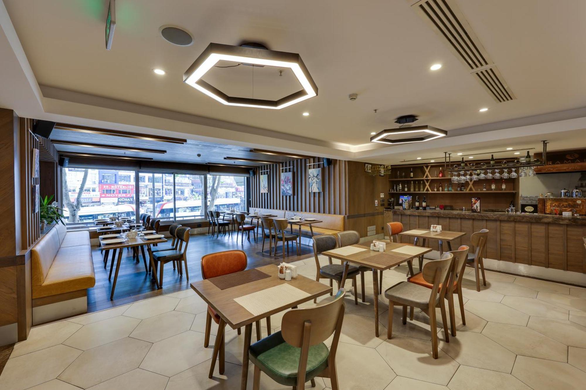 Ramada By Wyndham Old City 4*