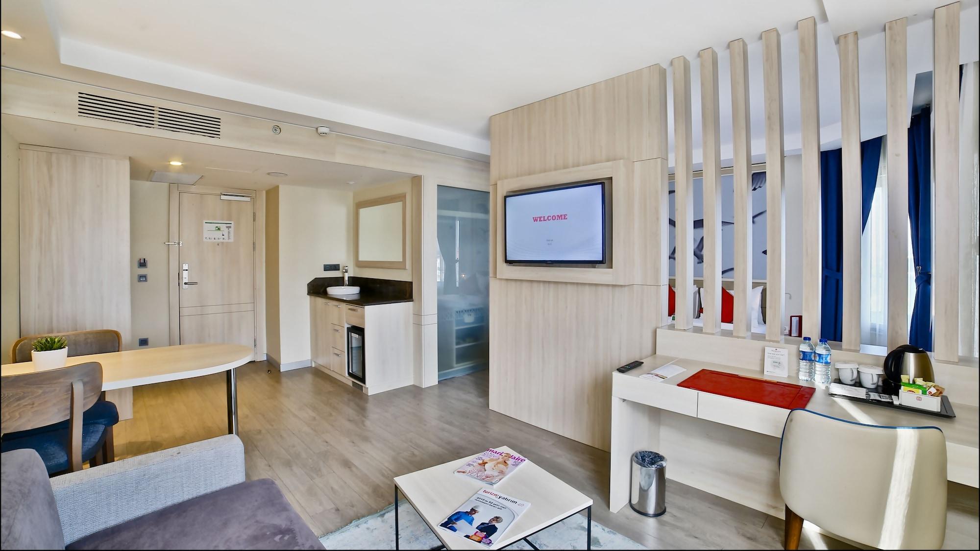 Ramada By Wyndham Old Otel 4*