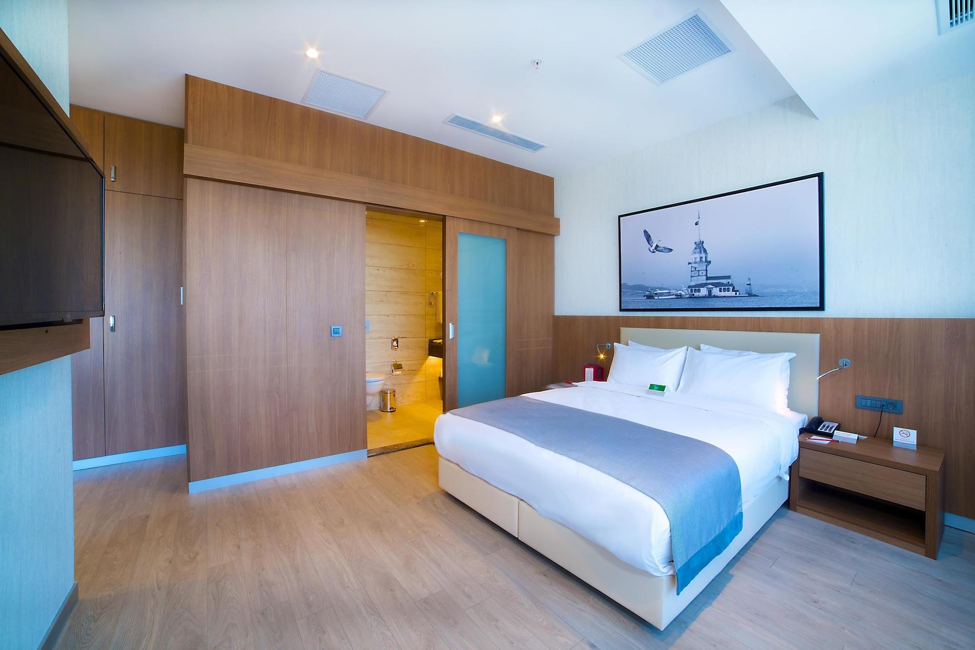 Otel Ramada By Wyndham Old 4*