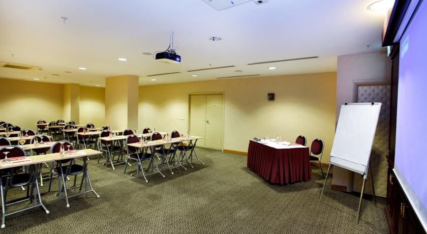 Otel Ramada By Wyndham Old 4*