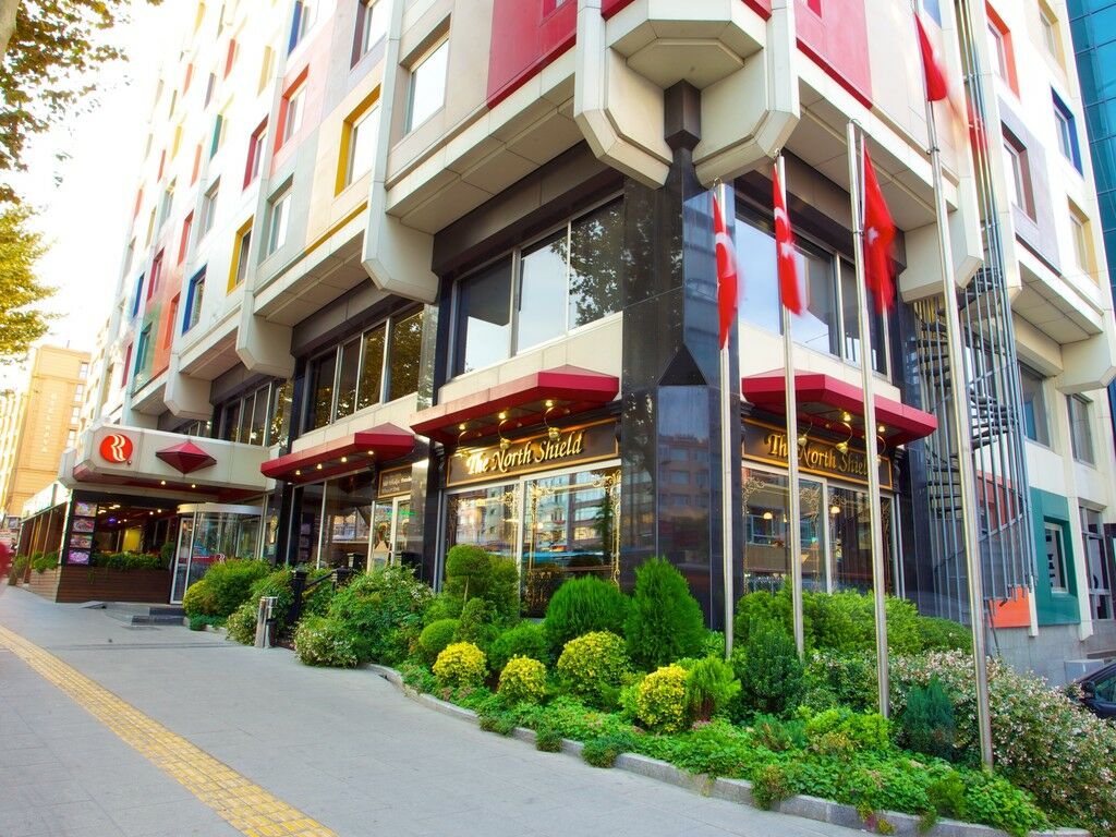 Ramada By Wyndham Old Otel 4*