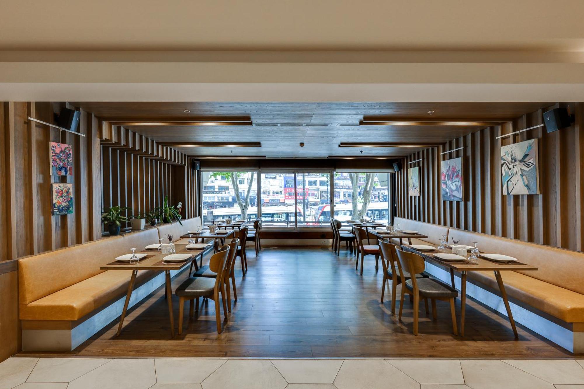Hotel Ramada By Wyndham Old City 4*